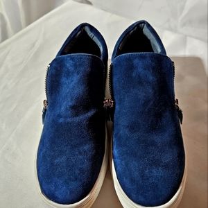Womens Size 10 steve madden blue Suede slip on